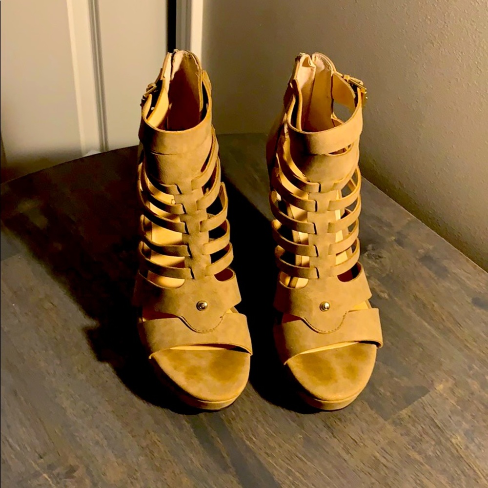 Guess Wedge Sandals - Picture 1 of 8